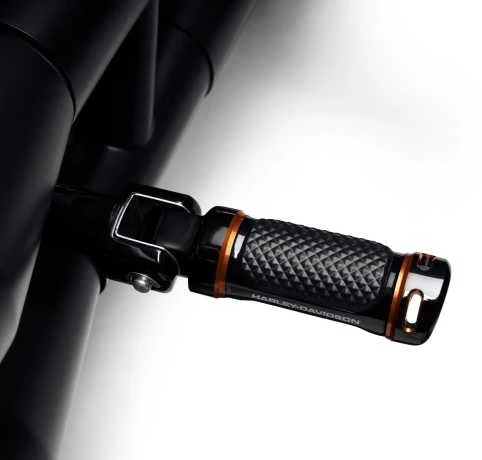 Harley Davidson Adversary Soziusfußrasten Schwarz/orange 2 Harley Davidson Adversary Soziusfußrasten Schwarz/orange – Bild 2